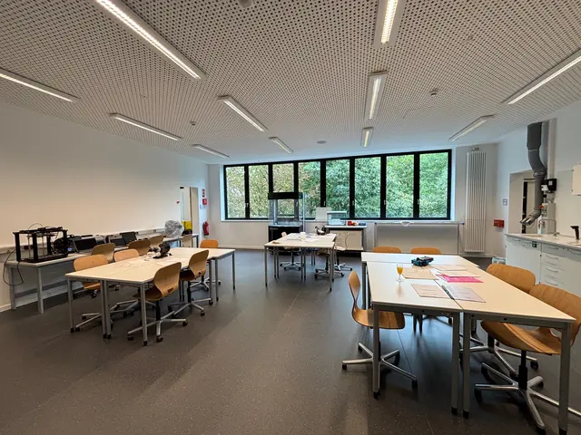 In den neuen Naturwissenschaftsräumen steht modernes Gerät für die Lehre bereit | Foto: pau