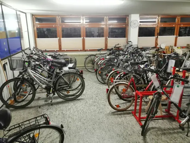 Rund 50 Fahrräder werden im Jubiläumsmonat Oktober jeden Samstag von 10 bis 12 Uhr in der Bahnhofstraße 9 zu fairen Preisen verkauft | Foto: pau