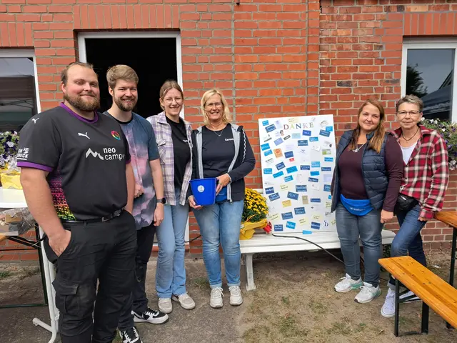 Bei einer Tombola wurde der Erlös für die Handballjugend der SG Luhdorf-Scharmbeck gespendet | Foto: Anika Werner