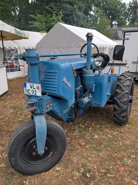 Auch ein Dreirad war gab es unter den Traktoren | Foto: Anika Werner