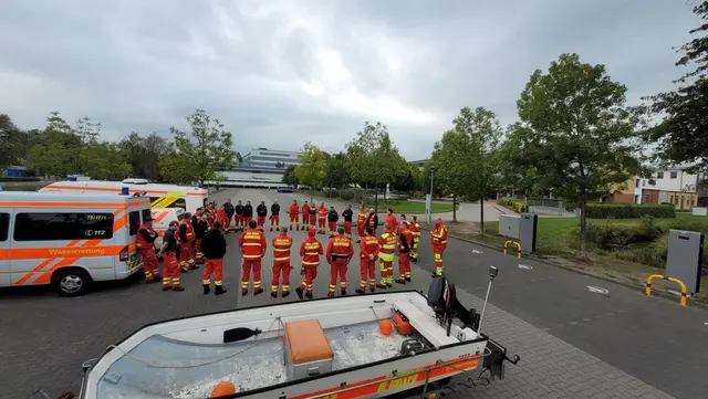 Große Einsatzbesprechung vor Beginn der Übung der Wasserrettungskräfte | Foto: DLRG