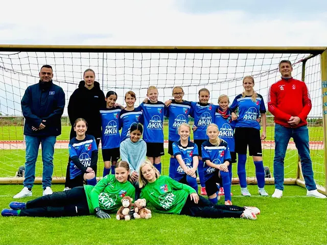 In Jork gibt es ein Angebot für junge Kickerinnen: Eine Mädchenmannschaft für die Jahrgänge 2014 und 2015. Im Mittelpunkt stehen Spaß, Teamgeist und gemeinsames Lernen. | Foto: JSG Altes Land