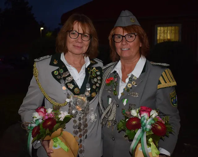 Vizekönigin Nicole Matenia (links) und Adjutantin Cornelia Blecken (rechts) | Foto: Marie Köppen