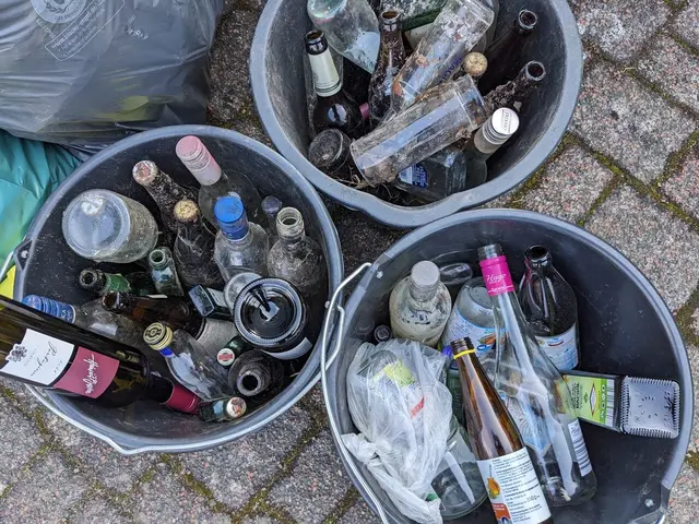 Bei der letzten Müllsammelaktion kam in Fleestedt einiges an Abfall zusammen – darunter viele Flaschen. | Foto: TuS Fleestedt