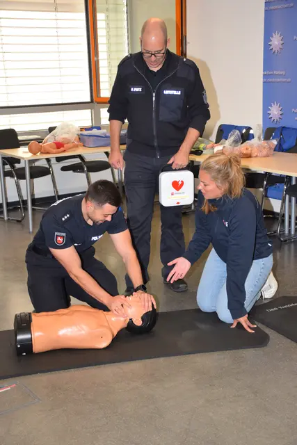 Mobile Retter der Polizei werden bei der Schulung vorbereitet | Foto: Landkreis Harburg