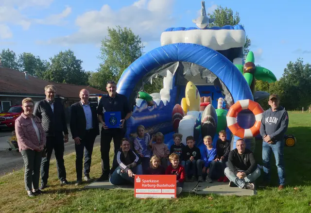 Die FF Elstorf feierte 30 Jahre ihres Gerätehauses – mit Hüpfburg, Rodizio-Grill und vielen Gästen | Foto: Freiwillige Feuerwehr Elstorf