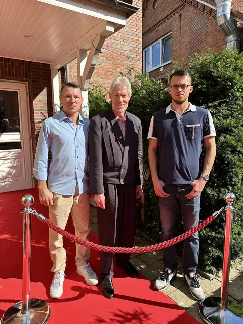 Thomas Peters (Mitte) mit seinen Söhne Christoph (links) und Christian  | Foto: Peters