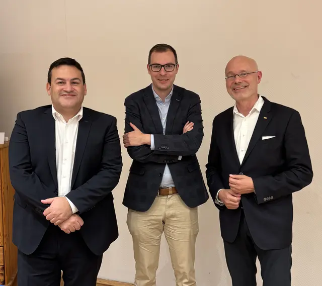 Moderator Hosam el Miniawy (v. li.), Historiker Dr. Marius Strubenhoff und FDP-Kreisverbandsvorsitzender Ingmar Schmidt | Foto: FDP