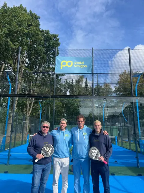 Ingmar Obermüller (v. li.), Dag, Gerolf und Dado Dietel sind die "Padel-Amigos"  | Foto: PA