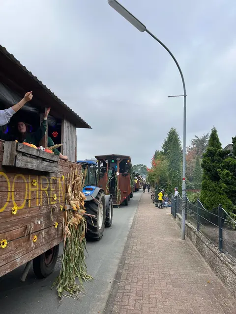 Der Erntezug ging durch ganz Heidenau | Foto: Fabian Nabe