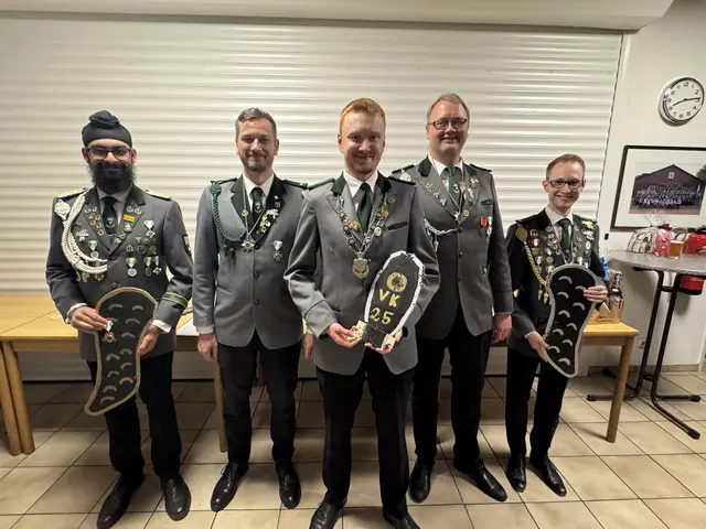 Die erfolgreichen Schützen (v.li.): Mani Singh (goldener Flügel), Ramon Wissert (Adjutant), Kjeld Parwulski (Vizekönig), Clemens Cohrs (Adjutant), Jona Höhn (silberber Flügel) | Foto: Schützenverein Ramelsloh