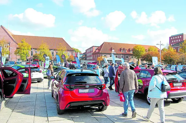 Das Angebot auf der Autoschau Am Sande ist vielfältig | Foto: sb