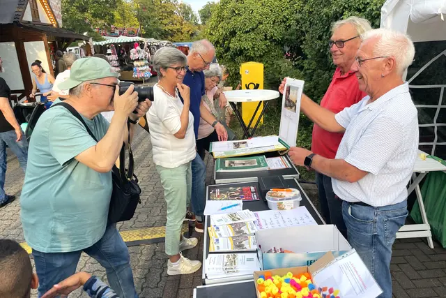 Großen Anklang fand die Ausstellung zu den aktuellen ­Bauprojekten in Hittfeld | Foto: Heimatverein Hittfeld