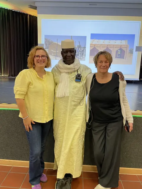 Julia Thieße-Schött (li.), Bandiougou Niakate (Mitte), Annette Giesen (re.) | Foto: Nagorny