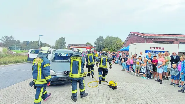 Vorführung einer Rettungsaktion | Foto: FFW Balje