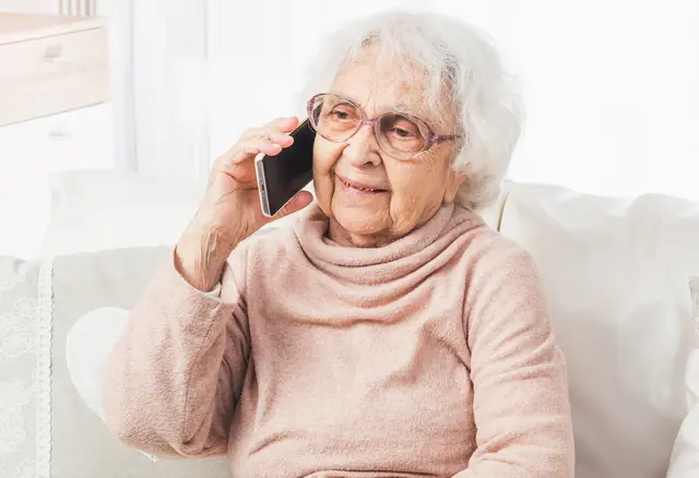 Niemals am Telefon die Zugangsdaten zu Konten preisgeben | Foto: adobe stock/tan4ikk
