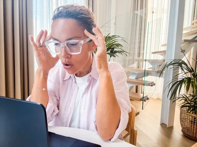 Großer Verlust statt schneller Reichtum - Betrüger sind auch in den sozialen Medien unterwegs (Symbolbild) | Foto: simona/adobe stock