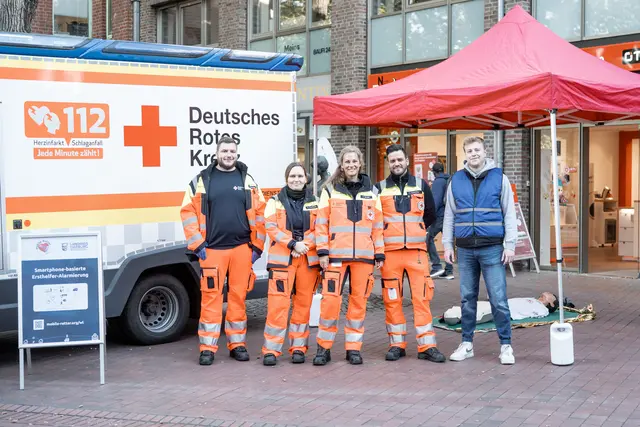 Das Team des DRK-Rettungsdienstes am Aktionsstand in Buchholz. | Foto: Antje Wulf / DRK Harburg-Land