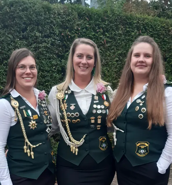 (v. li.) Daniela Schulz, Jennifer Heitkamp, Natalie Kubiak | Foto: Schützenverein Moor