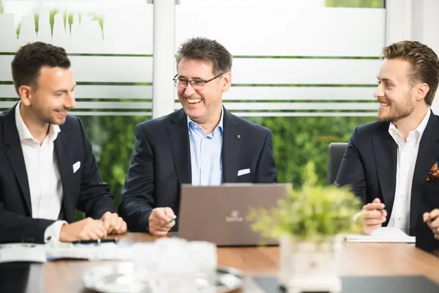 Das Führungsteam (v. li.): Philipp Schendel, Thomas Kühnel und Julian Kühnel | Foto: Fischkopp Films/Buchholz