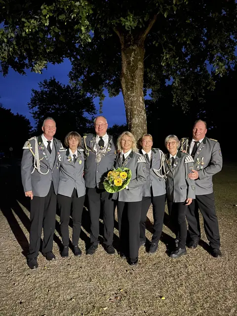 Das Emme-Team mit Partnern (v.li.): Andreas Danat, Marion Danat, André Emme, Britta Emme, Claudia von Bargen, Sabine Harms und Ulf Harms | Foto: Teresa Bartsch