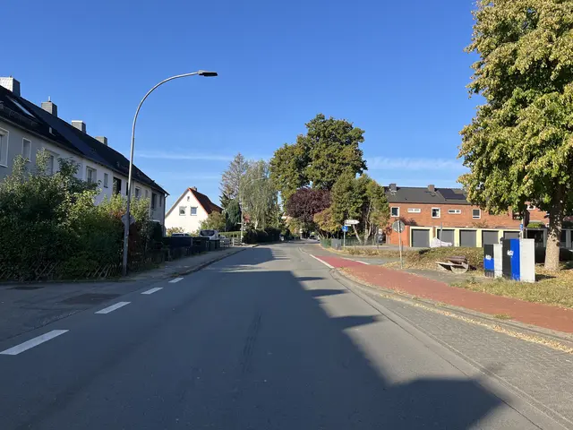 Der Blick auf die Bürgermeister-Heitmann-Straße, von Meckelfeld nach Sinstorf führend | Foto: sra