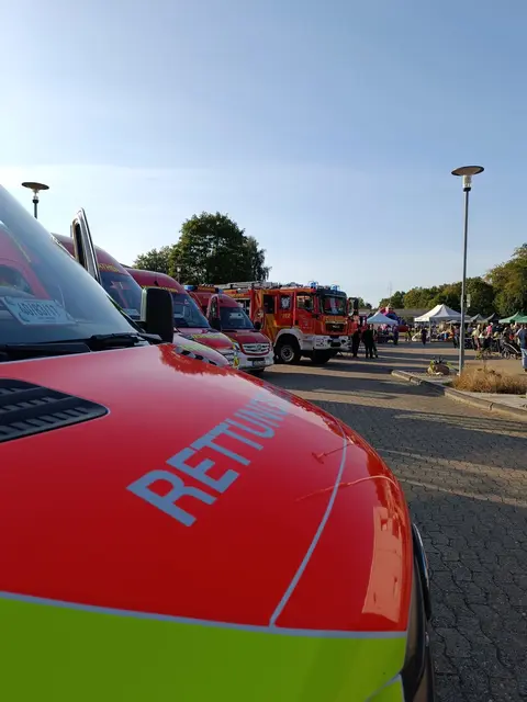 Feuerwehr- und Rettungsdienstfahrzeuge waren ausgestellt. | Foto: FF Wiepenkathen