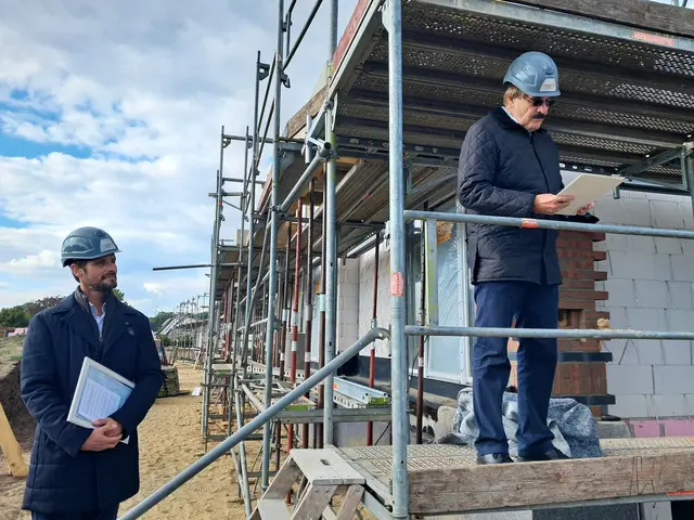 Jan Viebrock (li.) leitet die Mehrfamilienhaus-Sparte, Andreas Viebrock ist Geschäftsführer von Viebrockhaus | Foto: Anika Werner
