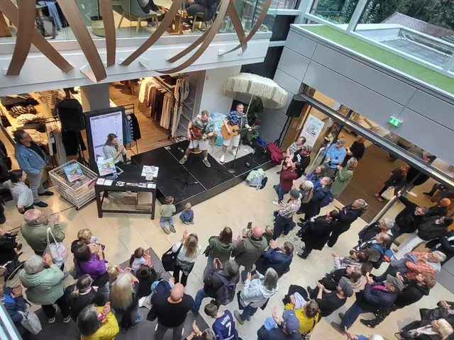 Konzert am verkaufsoffenen Sonntag: Reis against the Spülmaschine im Atrium von Stackmann 