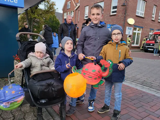 Im letzten Jahr waren sie mit Begeisterung und ihren Laternen dabei: Frida (v. li.), Jari, Luuk und Lenn | Foto: sh