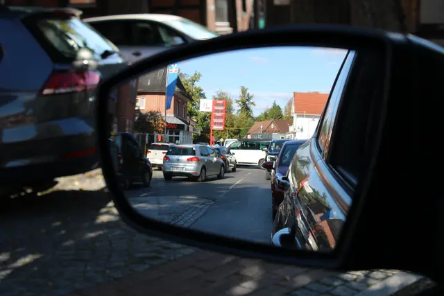 Aktuell gibt es viele Baustellen - und viele Staus im Jesteburger Ortskern | Foto: pöp