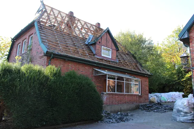 Das Wohnhaus des 2020 verstorbenen ehemaligen Jesteburger Bürgermeisters Wilhelm Frommann wird abgerissen | Foto: pöp