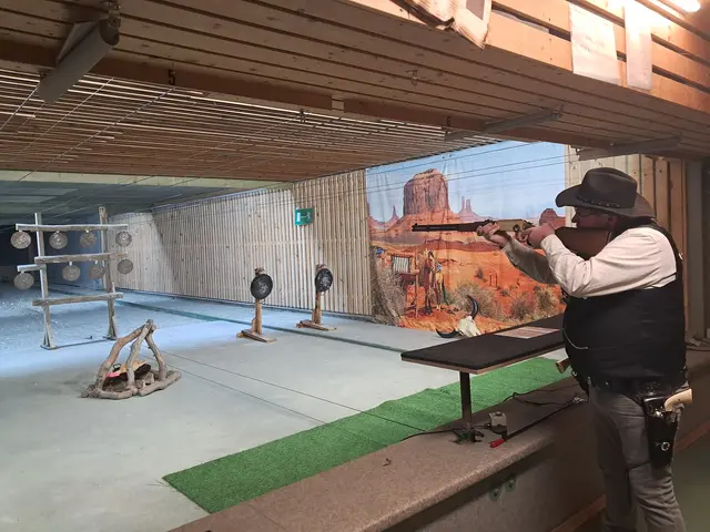 Bei Cowboy-Action-Shooting wird in traditioneller Westernkleidung auf Pfannen geschossen | Foto: Anika Werner