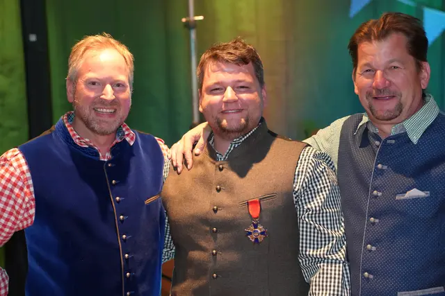 1. Vorsitzender Eyck Morche (v.li.), König Oktoberfest André Kurth (Mitte), 2. Vorsitzender Lars Bathke | Foto: Presseabteilung_SKO
