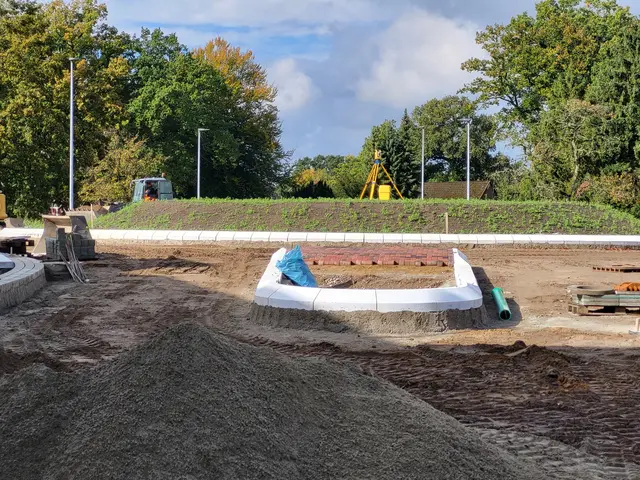 Der Kreiselbau schreitet voran, nun hat sich der Gemeinderat auf eine Bepflanzung geeinigt  | Foto: sh