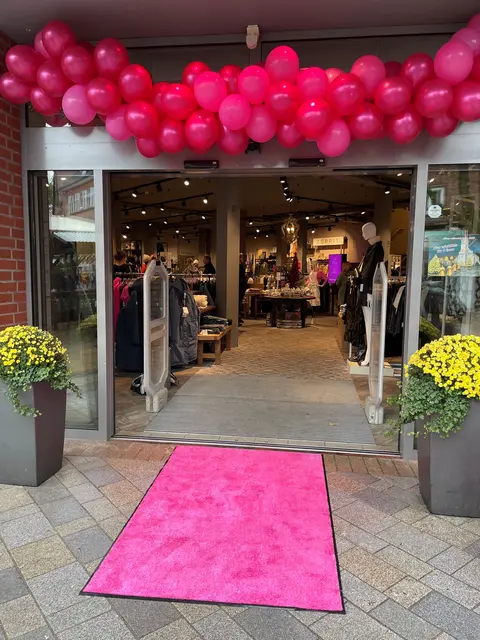 Winsen rollt den pinken Teppich aus und öffnet seine Geschäfte am PinkSunday | Foto: CityMarketing Winsen