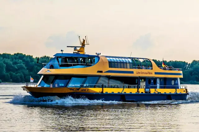 Die Saison ist für die Lühe-Schulau-Fähre vorzeitig beendet. Grund ist ein Schaden am Bugstrahlruder | Foto: Dieter Napiwotzki