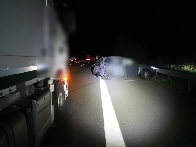 Ein 58-jähriger Pkw-Fahrer verlor die Kontrolle über seinen Wagen und schleuderte vor ein Lkw-Gespann auf der rechten Spur | Foto: Polizei