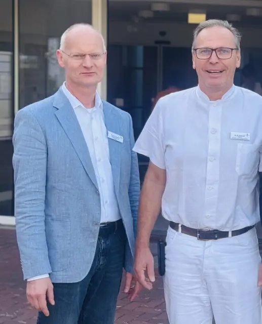 Thomas Leonforte (li., Pflegedienstleitung) und Dr. med. Michael Scheruhn (Ärztlicher Direktor) | Foto: KH Buchholz