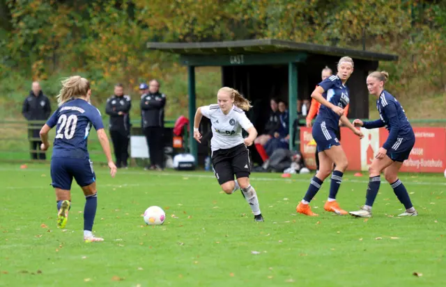 Annika Paschköwitz (Mitte) erzielte den Ausgleichtreffer zum 1:1 für den FC Jesteburg-Bendestorf | Foto: cc