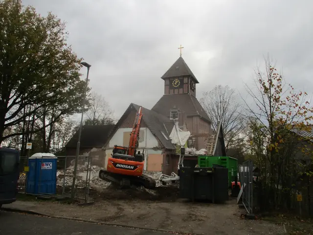 Im November 2023 lagen hinter der Kirche ein Haufen Trümmer | Foto: Kreuzkirchengemeinde Sprötze
