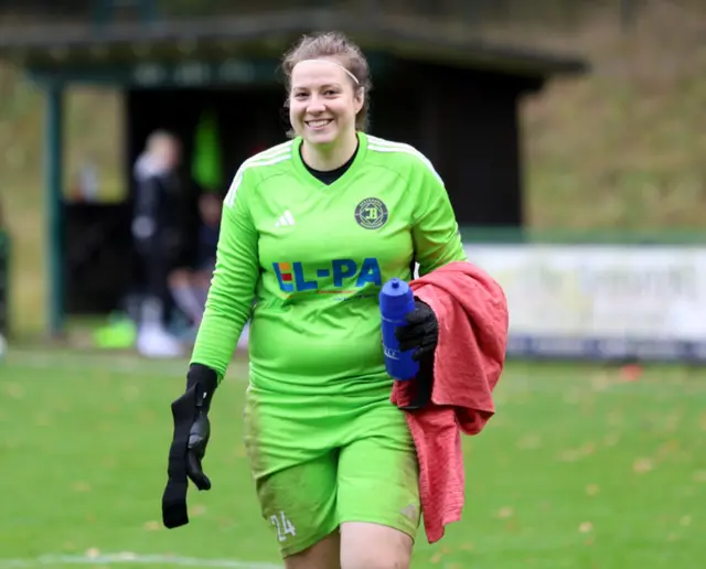 FC-Torhüterin Larissa Parschatka hielt den Punkt für den FC fest | Foto: cc