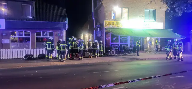 Feuerwehreinsatz in der Bremer Straße in Buchholz wegen einer stinkenden Flüssigkeit | Foto: André Welle