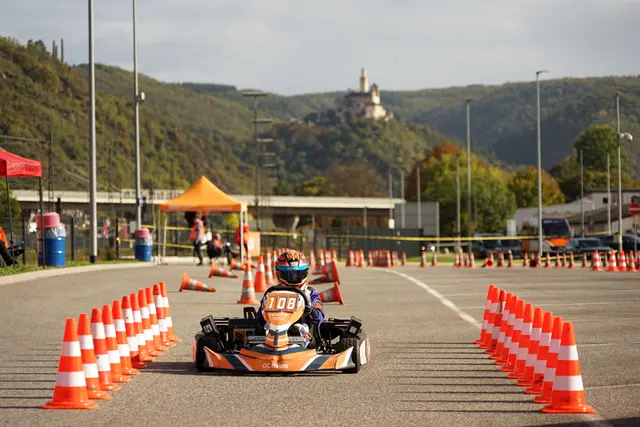 Lian Marten Schulz beendet seinen Trainingslauf in der Zielgasse | Foto: AC Buchholzer Heidering e.V.