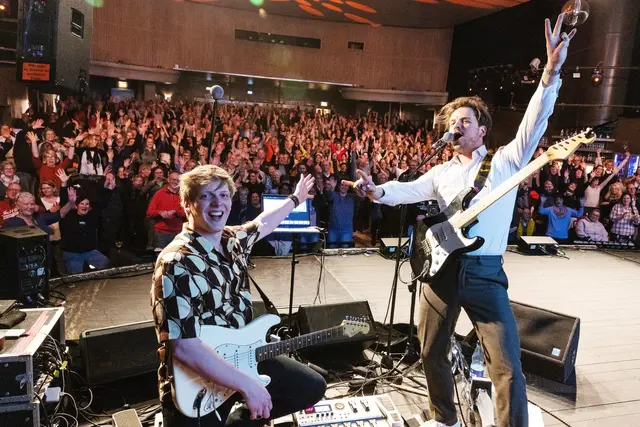 Mit ausverkauften Hallen singen sich Simon Bröker und Maximilian Saul durch weltbekannte Hits | Foto: Joachim Pantel