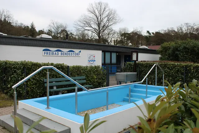 Beliebt bei den Bendestorfern: das Freibad mit Kneipp-Becken vor der Tür | Foto: pöp