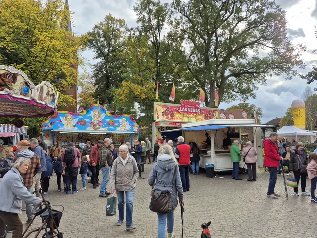 Ein breitgefächertes Angebot lockte beim Hanstedter Herbstmarkt wieder auf das Geidenhof-Gelände | Foto: Gemeinde Hanstedt