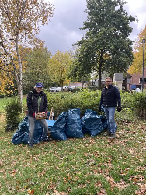 Auch die BGV-Mitglieder packten mit an: Bernd Jost (li.) und Henning Erdmann | Foto: BGV/Hanky-Mehner