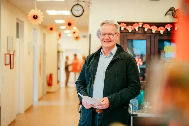 Pastor Markus Kalmbach (Gemeinde St. Marien) begleitete die Veranstaltung und sorgte mit seinen Worten für einen besinnlichen Rahmen | Foto: Antje Wulf / DRK Harburg-Land