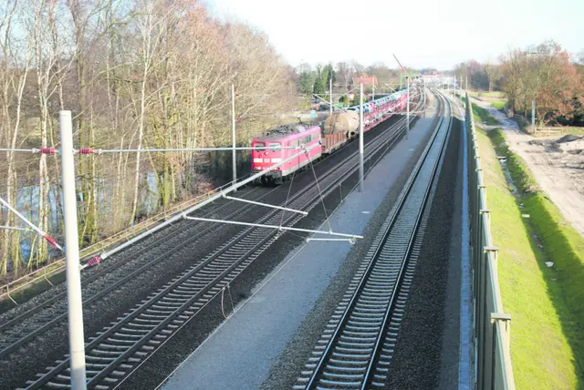 Vom "optimierten Alpha-E“ wäre Winsen unmittelbar betroffen:  Die Planungen sehen ein viertes Gleis zwischen Ashausen und Lüneburg vor. Hier zu sehen das dritte Gleis auf der Strecke nach Fertigstellung 2014 | Foto: archiv thl